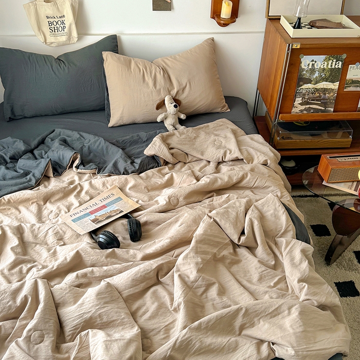 91家纺网 家纺一手货源 找家纺 耀达家居 2025新款水洗棉双拼夏被四件套 奶茶➕高级灰