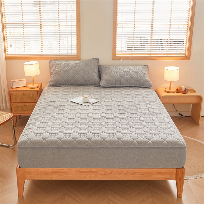 91家纺网 家纺一手货源 找家纺 3C 2025新款A类全棉四叶草防水隔脏床笠 防水 浅语-云雾灰