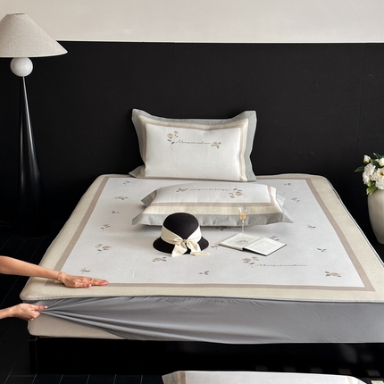 91家纺网 家纺一手货源 找家纺 （总）三味舒屋 2025新款凉感抗菌南法恬谧系列大版数码印花冰丝床席-床笠