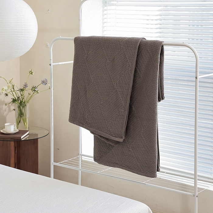 91家纺网 家纺一手货源 找家纺 雯雨家纺2025新款A类全棉加厚六层纱提花纯色盖毯 六层纱-深灰