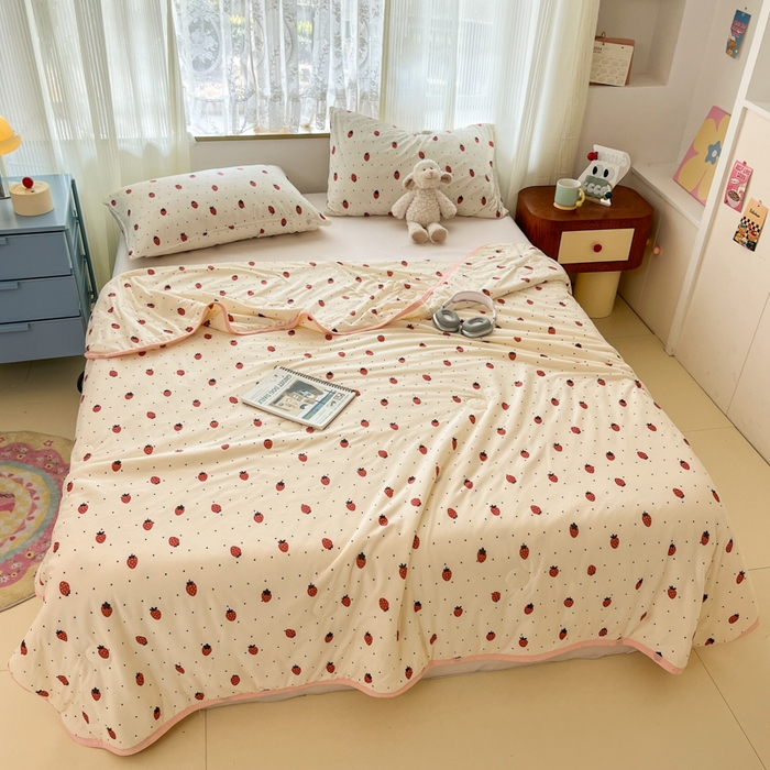 91家纺网 家纺一手货源 找家纺 葡萄家 2025新款A类母婴级大豆纤维牛奶丝针织棉夏凉被（提供买家秀）草莓点点