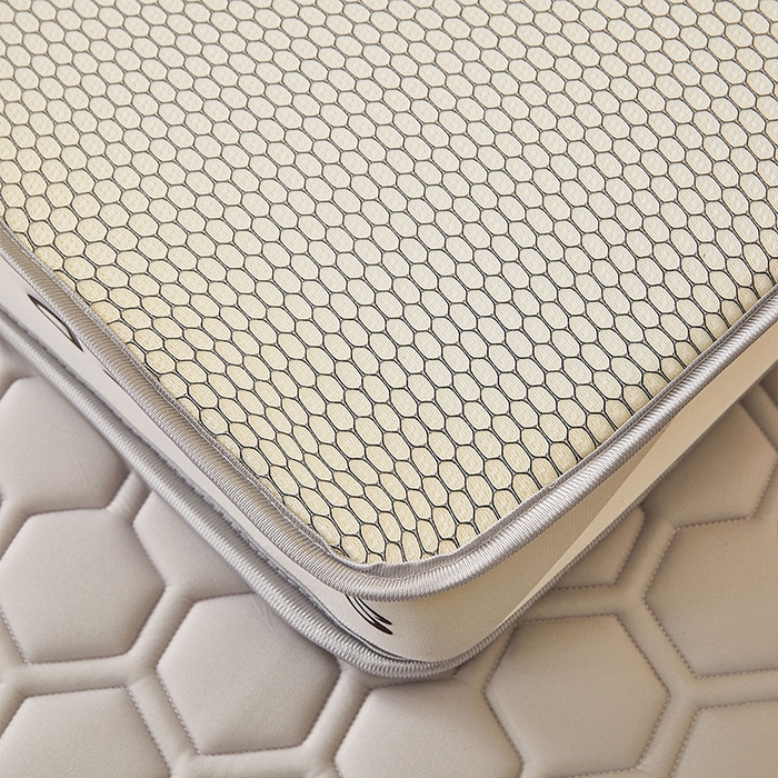 91家纺网 家纺一手货源 找家纺 锦逸2025新款牛奶丝乳胶床垫 六边形黑