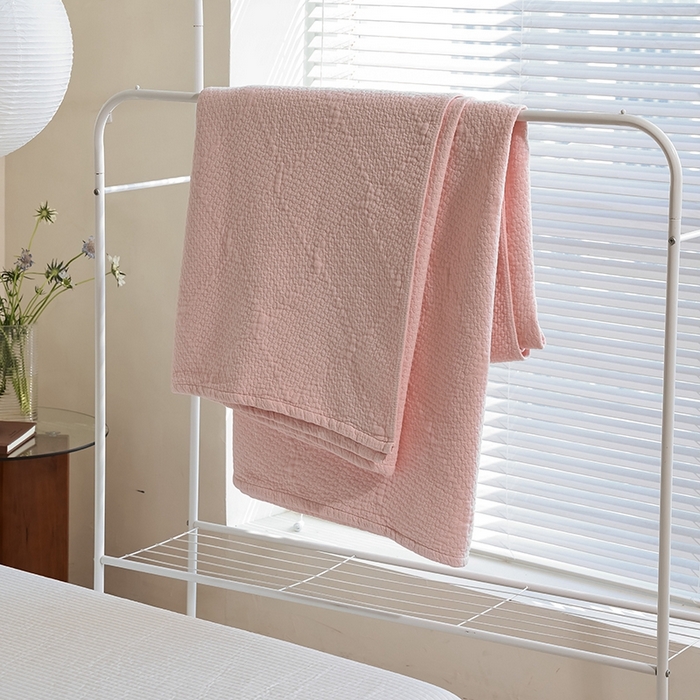 91家纺网 家纺一手货源 找家纺 （总）雯雨家纺2025新款A类全棉加厚六层纱提花纯色盖毯