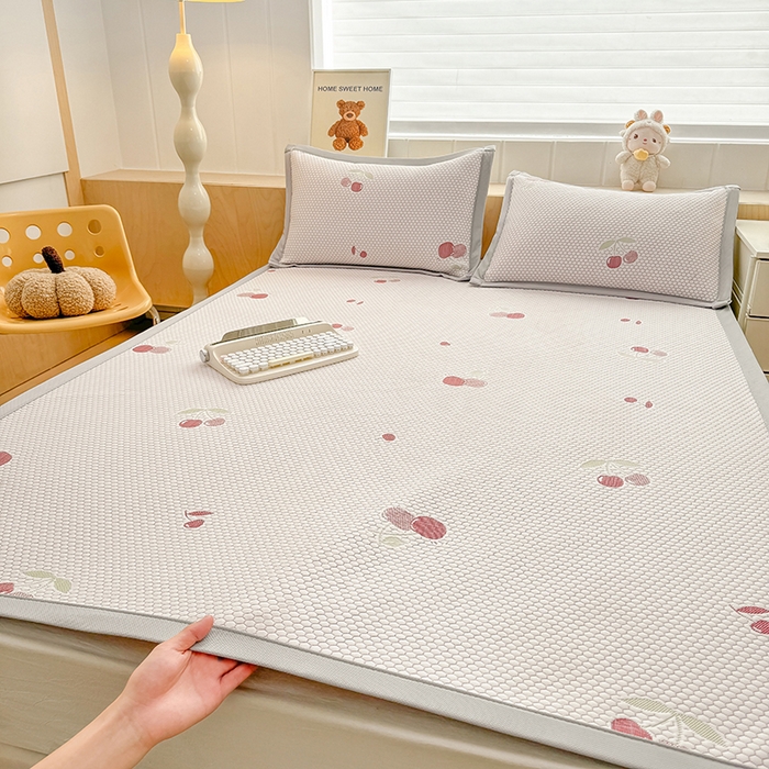 91家纺网 家纺一手货源 找家纺 绣女坊 2025新款冰豆豆提花凉席三件套 樱桃