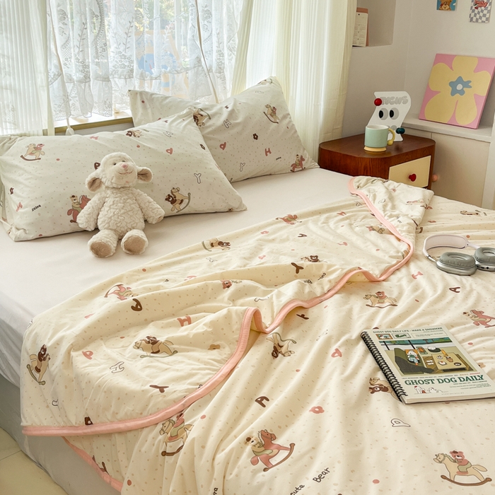 91家纺网 家纺一手货源 找家纺 葡萄家 2025新款A类母婴级大豆纤维牛奶丝针织棉夏凉被（提供买家秀）小熊木马