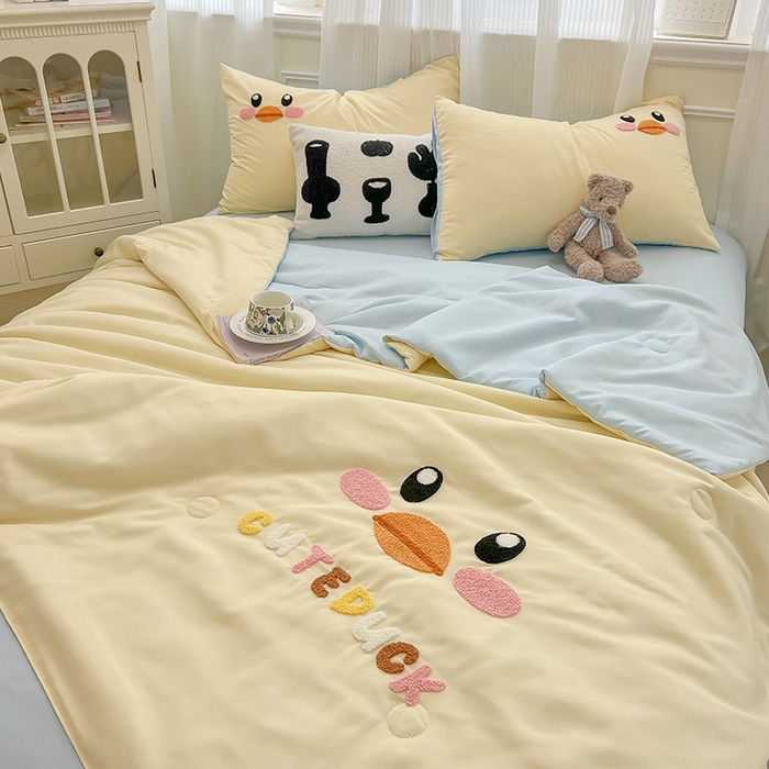 91家纺网 家纺一手货源 找家纺 眠帛家居 2025新款A类水洗皱皱纱毛巾绣夏被四件套 欢乐鸭