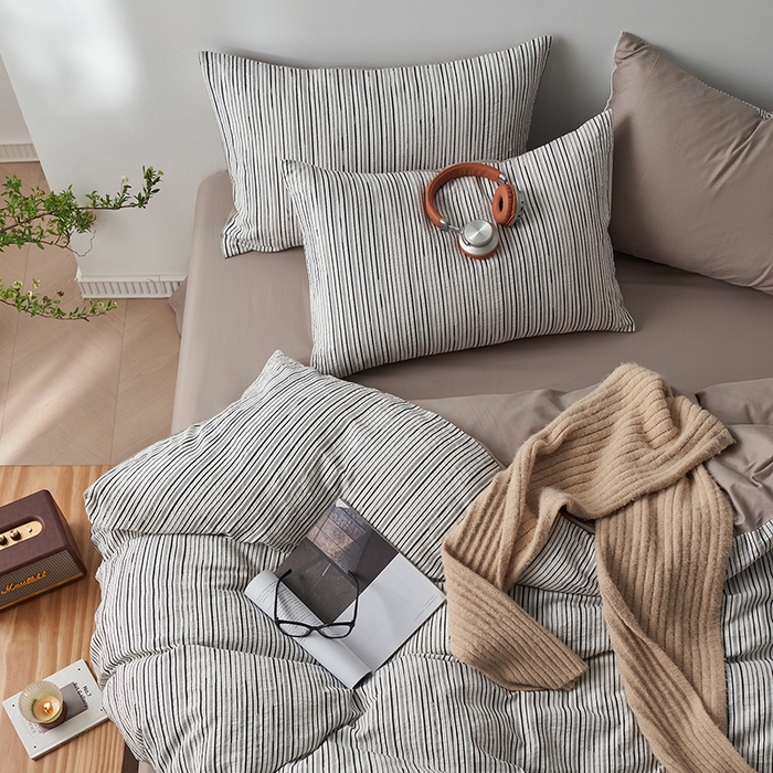 91家纺网 家纺一手货源 找家纺 千朵森  2025新款全棉色织提花条纹四件套 提花条纹-墨