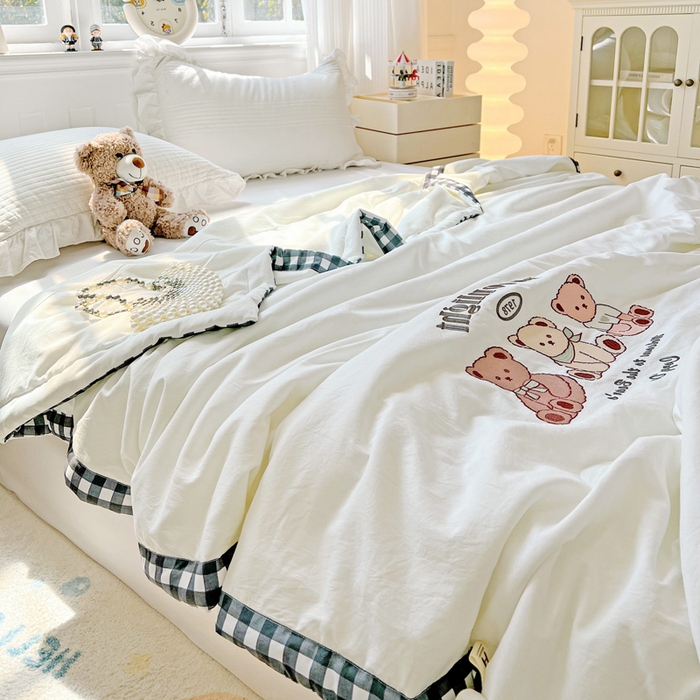 91家纺网 家纺一手货源 找家纺 海岛哥哥 2025年新款绣花夏被 三只小熊-黑