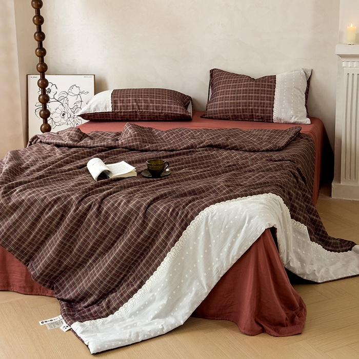 91家纺网 家纺一手货源 找家纺 曼町家居 2025春夏新款全棉纯棉双层纱法式镂空立体大花边夏被夏凉被空调被四件套 佩斯利