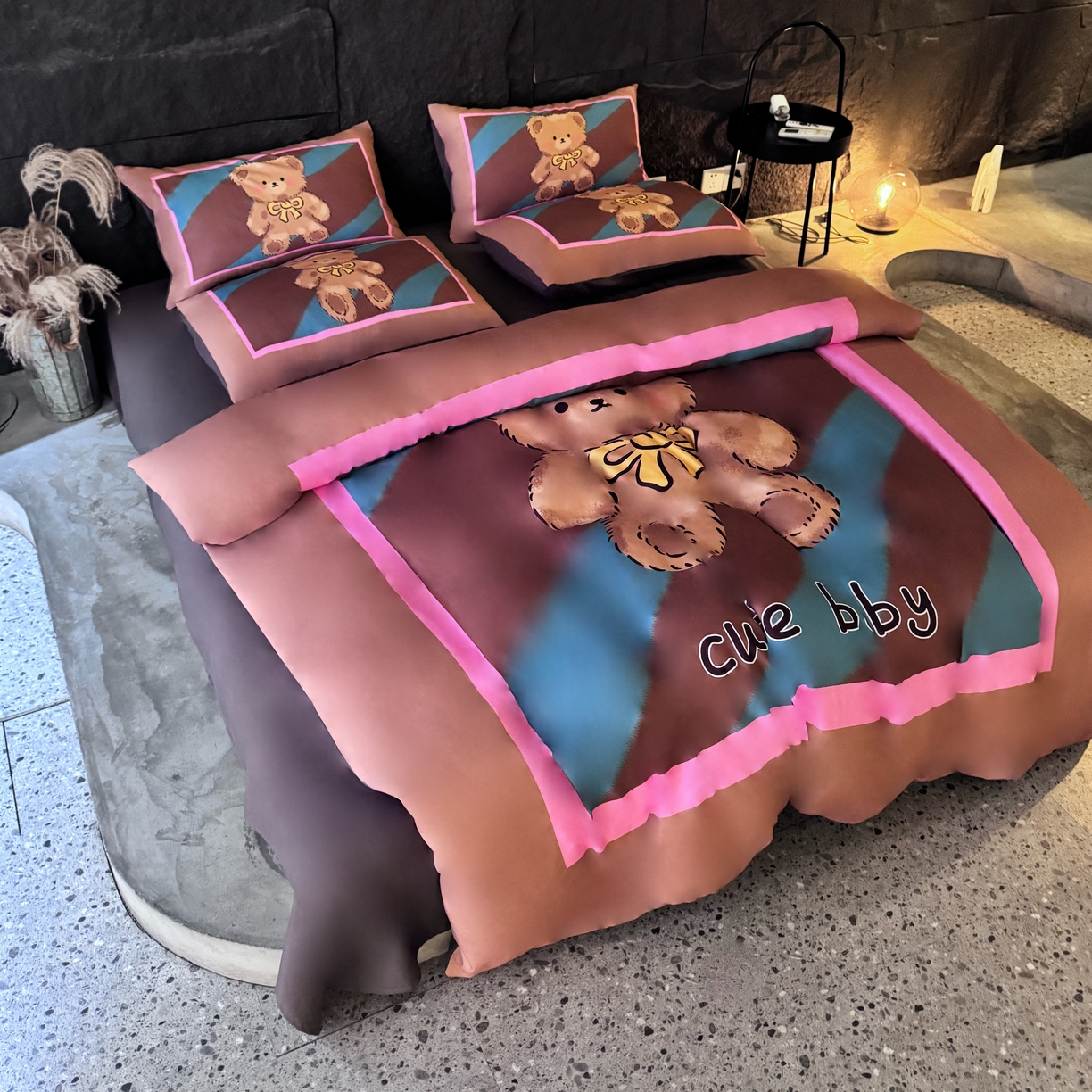 91家纺网 家纺一手货源 找家纺 丽斐 2025新款磨毛数码印花四件套 磨毛咖蓝beat