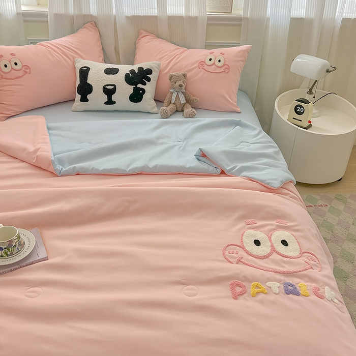 91家纺网 家纺一手货源 找家纺 眠帛家居 2025新款A类水洗皱皱纱毛巾绣夏被四件套 星小宝