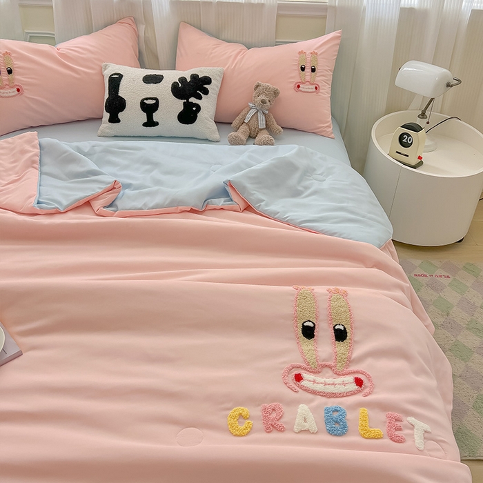 91家纺网 家纺一手货源 找家纺 眠帛家居 2025新款A类水洗皱皱纱毛巾绣夏被四件套 蟹先生