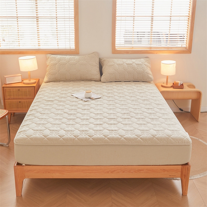 91家纺网 家纺一手货源 找家纺 3C 2025新款A类全棉四叶草防水隔脏床笠 防水 浅语-浅卡其