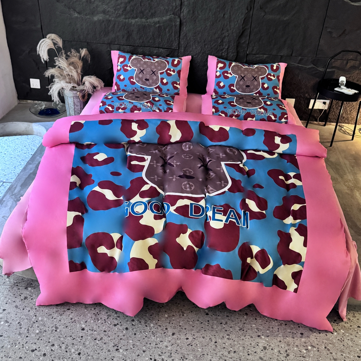 91家纺网 家纺一手货源 找家纺 丽斐 2025新款磨毛数码印花四件套 磨毛蓝粉豹纹