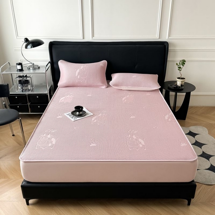 91家纺网 家纺一手货源 找家纺 卡罗兰 2025新款豆豆凉席PE提花豆豆席奶牛系列-床笠款 粉色