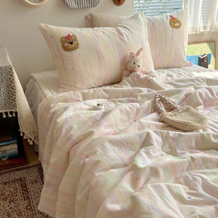 91家纺网 家纺一手货源 找家纺  曼町家居 全棉双层纱毛巾绣夏被三件套 萌趣熊抱