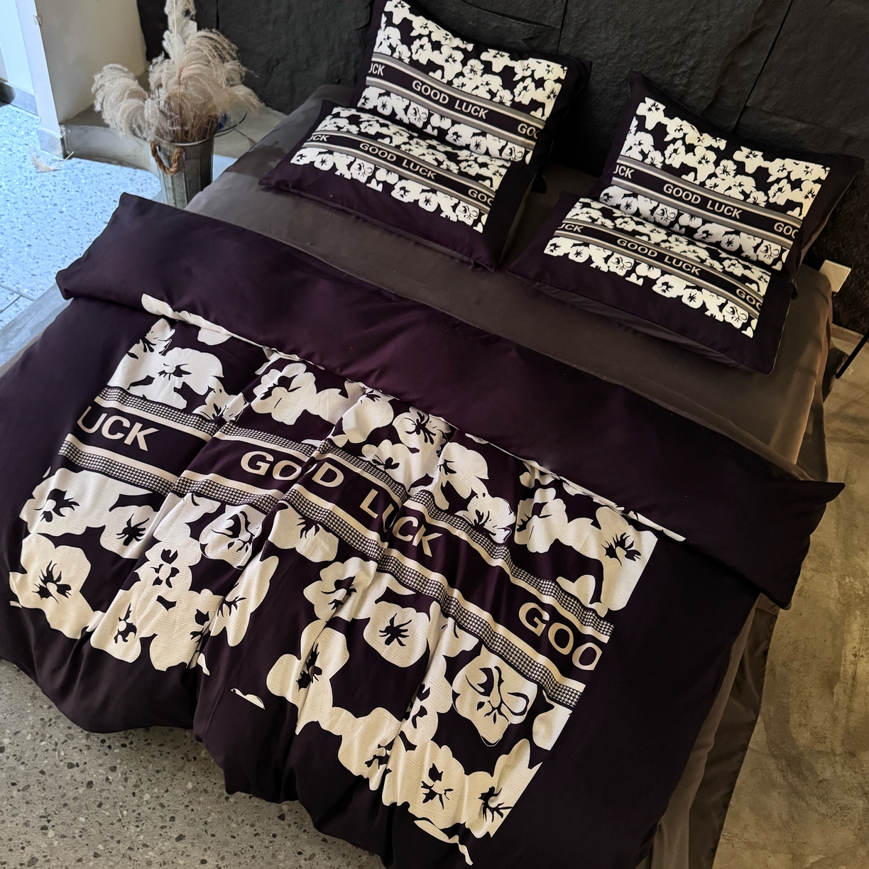 91家纺网 家纺一手货源 找家纺 丽斐 2025新款磨毛数码印花四件套 磨毛黑栀子花