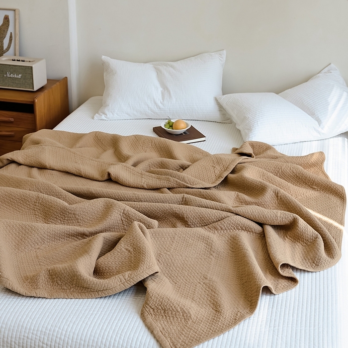 91家纺网 家纺一手货源 找家纺 雯雨家纺2025新款A类全棉加厚六层纱提花纯色盖毯 六层纱-驼色