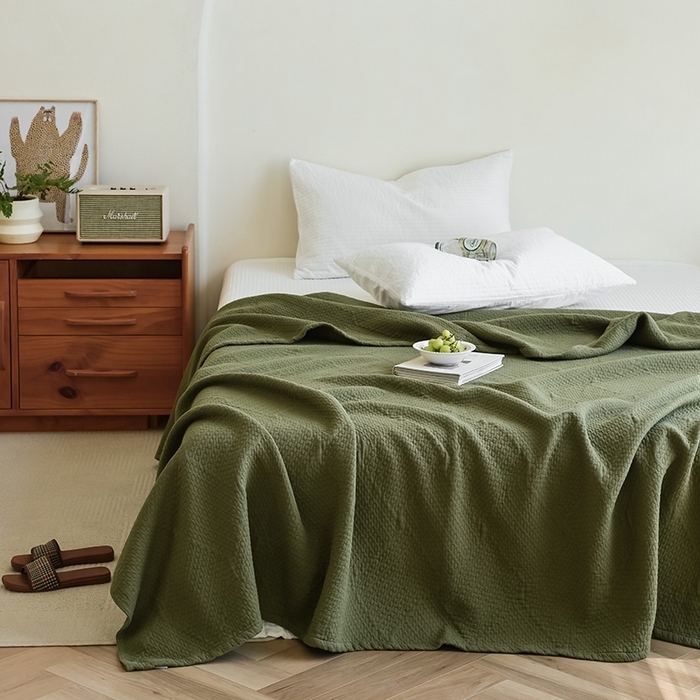 91家纺网 家纺一手货源 找家纺 雯雨家纺2025新款A类全棉加厚六层纱提花纯色盖毯 六层纱-橄榄绿