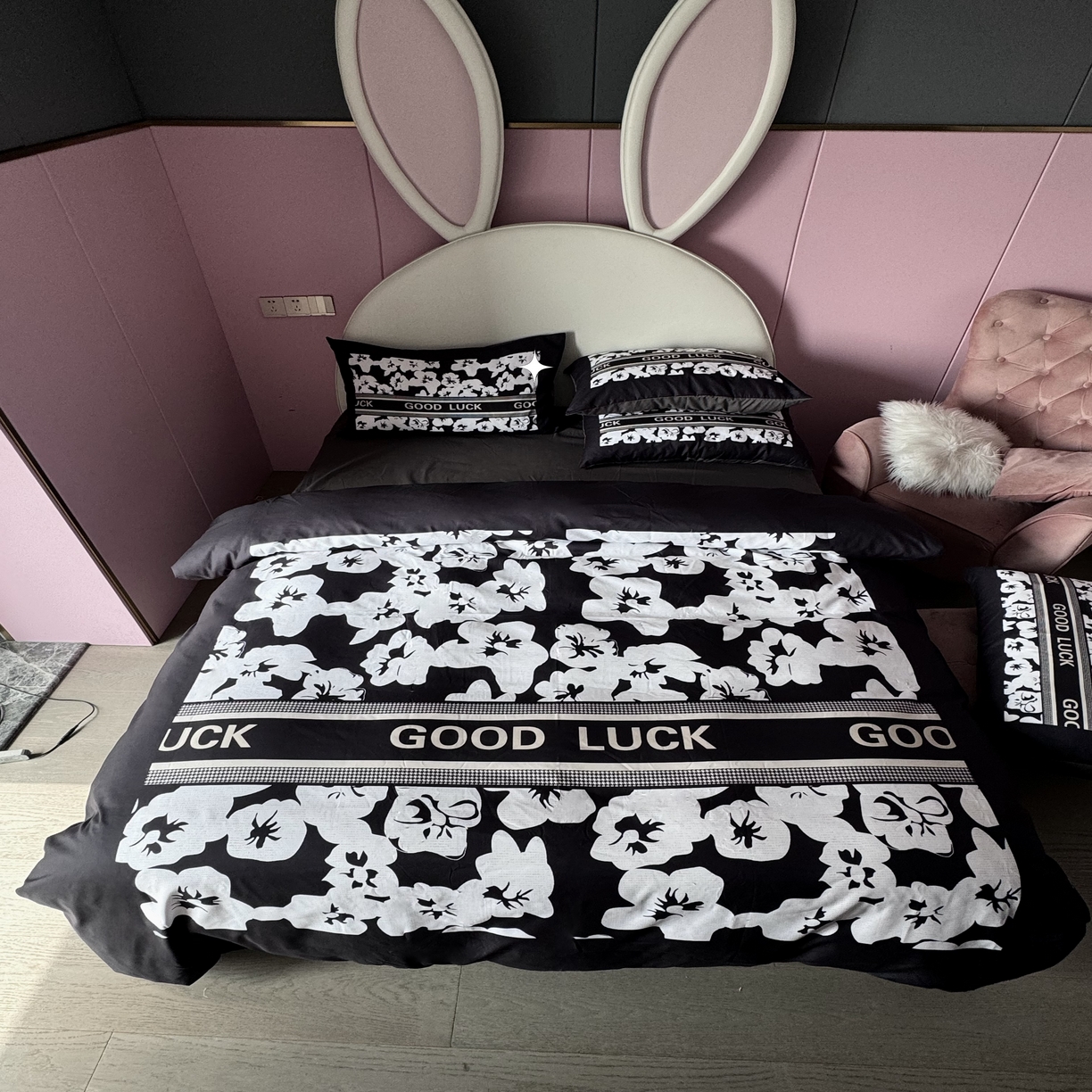 91家纺网 家纺一手货源 找家纺 丽斐 2025新款磨毛数码印花四件套 磨毛黑栀子花