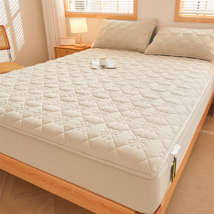 91家纺网 家纺一手货源 找家纺 3C 2025新款A类全棉四叶草防水隔脏床笠 防水 浅语-浅卡其