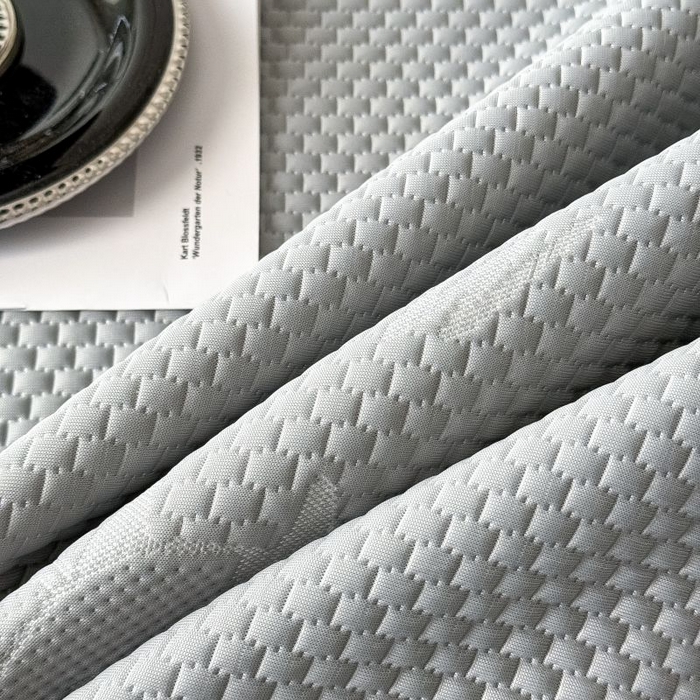 91家纺网 家纺一手货源 找家纺 卡罗兰 2025新款豆豆凉席PE提花豆豆席奶牛系列-床笠款 灰色