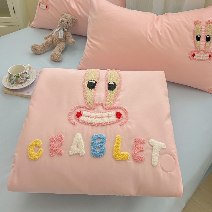 91家纺网 家纺一手货源 找家纺 眠帛家居 2025新款A类水洗皱皱纱毛巾绣夏被四件套 蟹先生