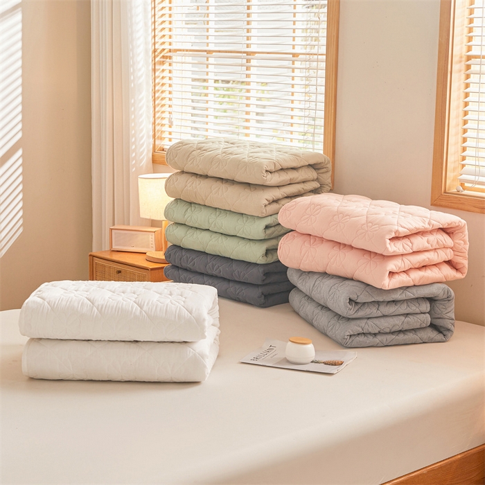 91家纺网 家纺一手货源 找家纺 3C 2025新款A类全棉四叶草防水隔脏床笠 组合图