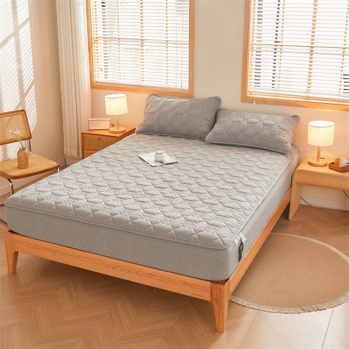 91家纺网 家纺一手货源 找家纺 3C 2025新款A类全棉四叶草防水隔脏床笠 防水 浅语-云雾灰