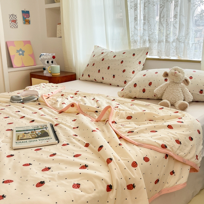 91家纺网 家纺一手货源 找家纺 葡萄家 2025新款A类母婴级大豆纤维牛奶丝针织棉夏凉被（提供买家秀）草莓点点