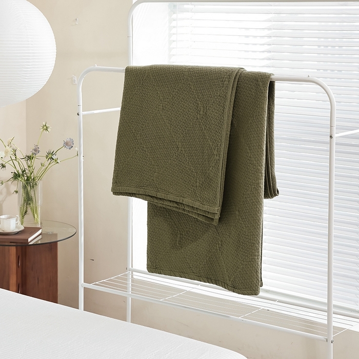 91家纺网 家纺一手货源 找家纺 雯雨家纺2025新款A类全棉加厚六层纱提花纯色盖毯 六层纱-橄榄绿