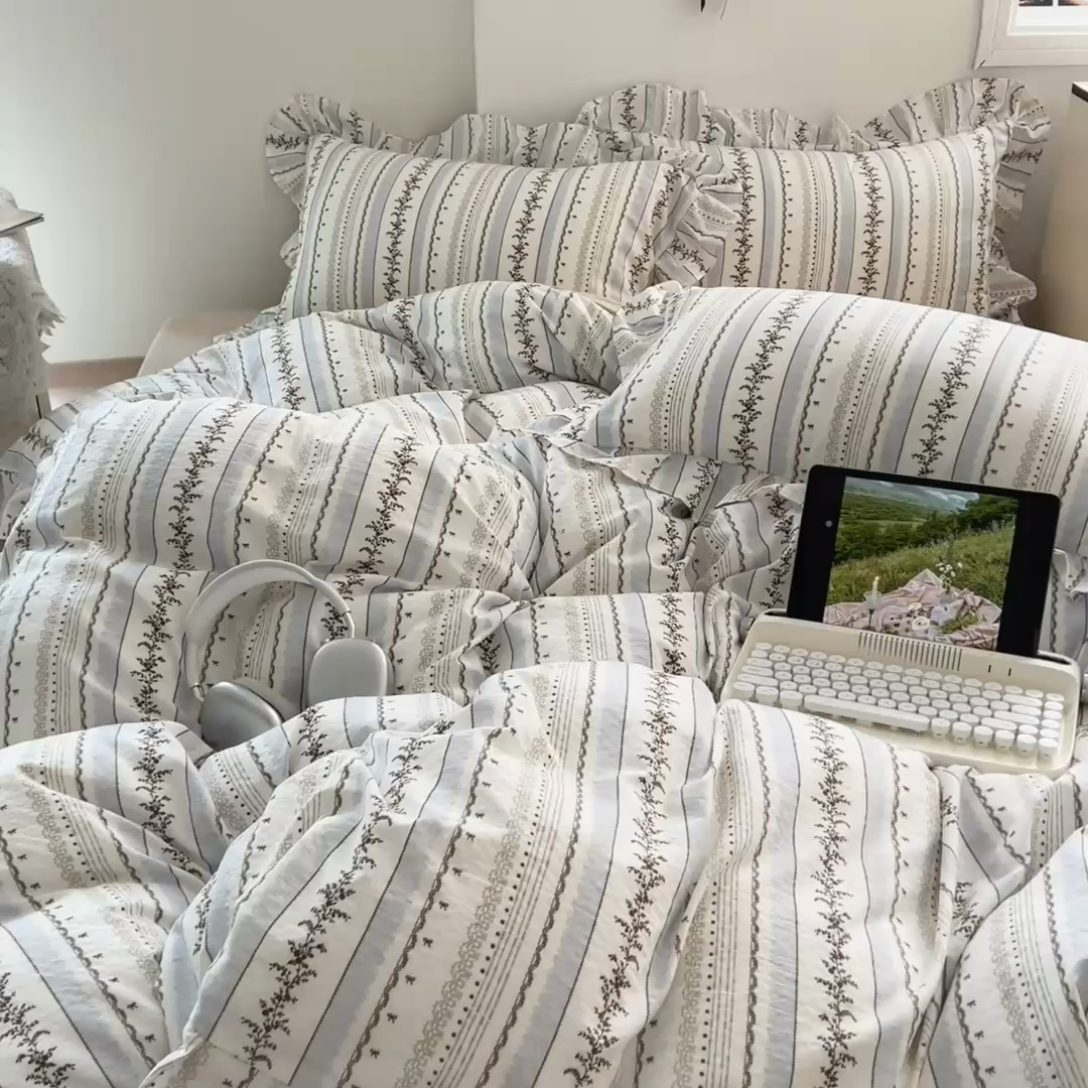 91家纺网 家纺一手货源 找家纺 希丞家居 2025新款云感提花双层纱花边四件套 小城故事