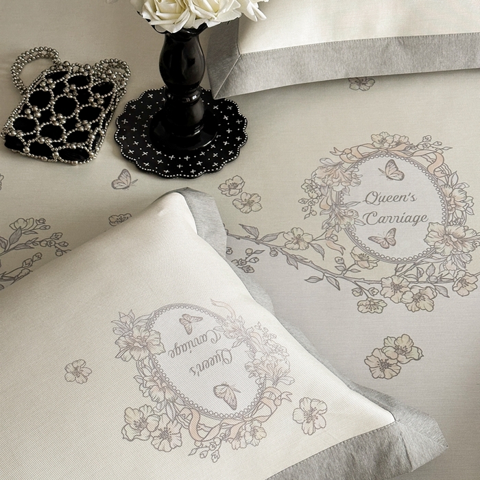 91家纺网 家纺一手货源 找家纺 三味舒屋 2025新款凉感抗菌南法恬谧系列大版数码印花冰丝床席-床笠 曼塔黄-床笠款