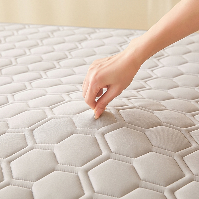 91家纺网 家纺一手货源 找家纺 锦逸2025新款牛奶丝乳胶床垫 六边形黑