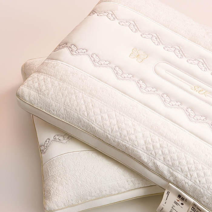 91家纺网 家纺一手货源 找家纺 （总）昕科 2025新款蕾丝复合蚕丝枕-蕾丝花边蚕丝枕芯蝴蝶绣花桑蚕丝枕头