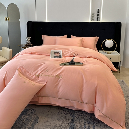 91家纺网 家纺一手货源 找家纺 （总）宇彬家纺 2025直播新款13374全棉纯棉母婴级压线一字绣纯色刺绣四件套全棉纯棉贡缎新疆长绒字母款铂金系列