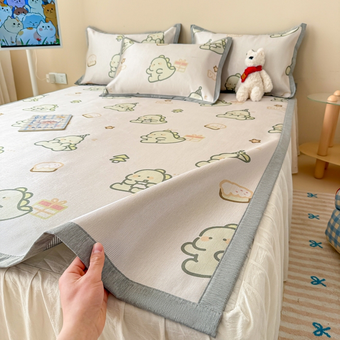 91家纺网 家纺一手货源 找家纺 典曼家纺 2025春夏新款250D冰丝宽边圆网冰丝凉席席子 礼物恐龙