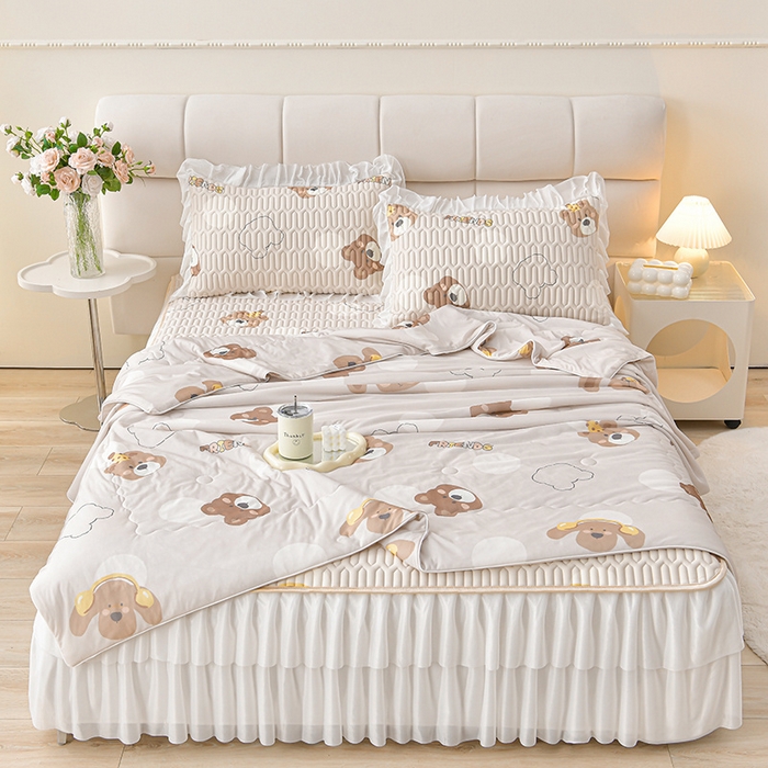 91家纺网 家纺一手货源 找家纺 畅畅家纺 2025新款夏季凉感丝印花足球花凉席夏被夏凉被空调被四件套 足球花-可爱小熊