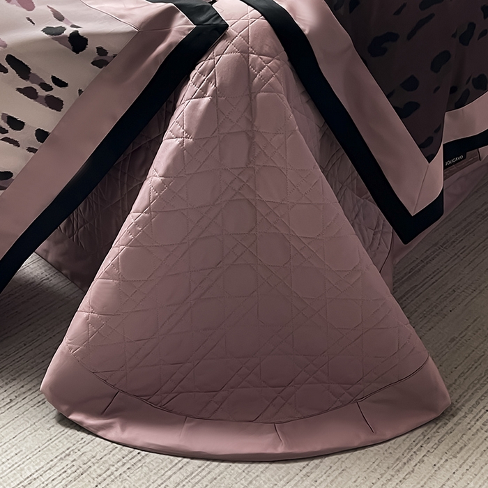 91家纺网 家纺一手货源 找家纺 爱妮菲2025夏季A类天丝棉夹棉床盖床笠四件套全棉纯棉纯色长绒棉真丝保护罩高级感全工艺床上用品 雨棠