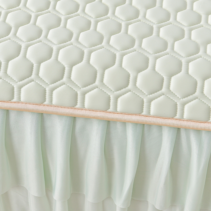 91家纺网 家纺一手货源 找家纺 畅畅家纺 2025新款夏季凉感丝足球花纯色凉席夏被四件套 足球花-清新绿