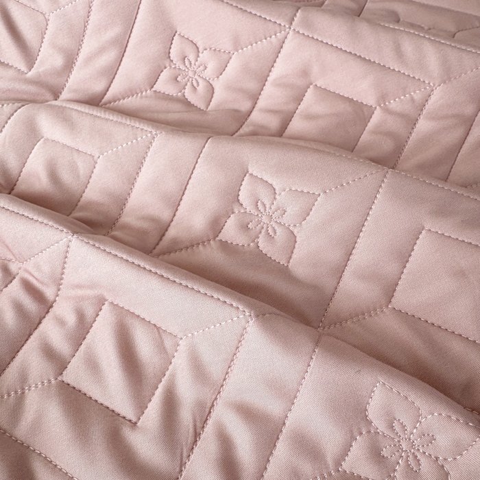 91家纺网 家纺一手货源 找家纺 云雀  2025新款舒适莱赛尔天丝夹棉床盖 菱格床盖-豆沙