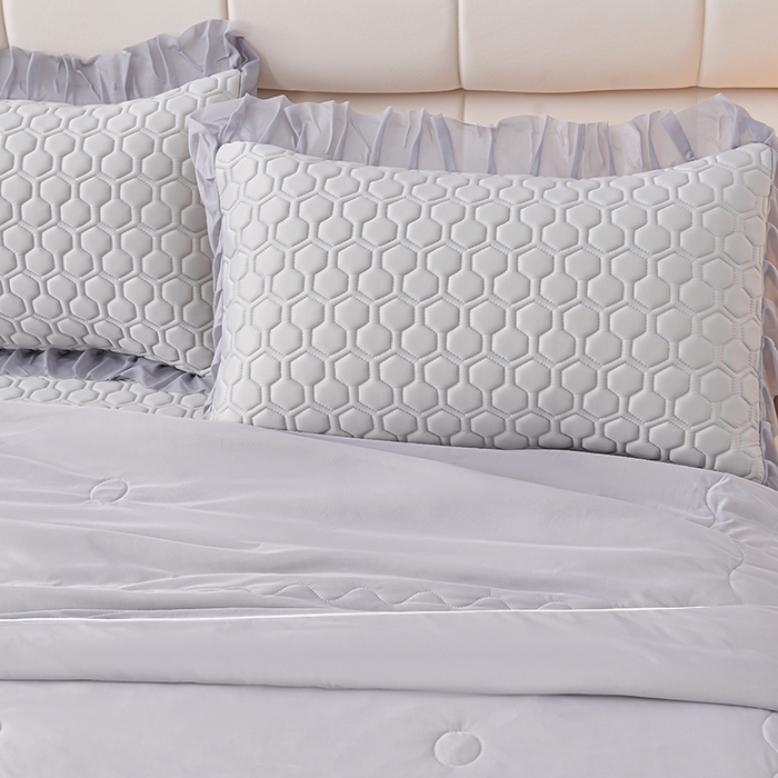 91家纺网 家纺一手货源 找家纺 畅畅家纺 2025新款夏季凉感丝足球花纯色凉席夏被四件套 足球花-陨石灰