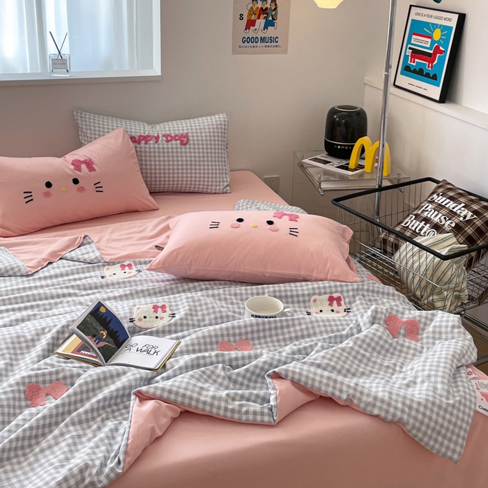 91家纺网 家纺一手货源 找家纺 红嘴企鹅2025新款毛巾绣空调被四件套 夏被-蓝格小猫