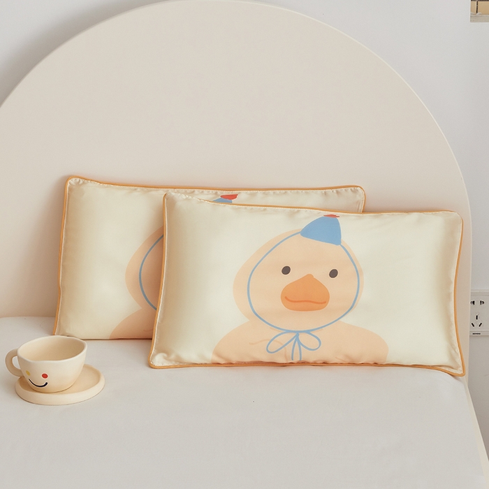 91家纺网 家纺一手货源 找家纺 荷马之梦  2025新款系列——A类60s原创手绘卡通儿童枕套 毛绒鸭