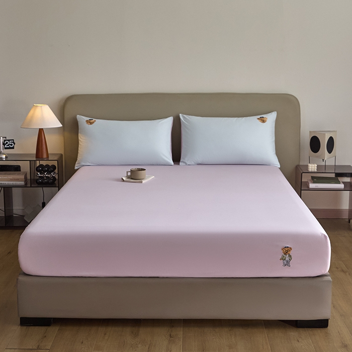 91家纺网 家纺一手货源 找家纺 禾时 2025新款A类全棉卡通小熊刺绣床笠床套床罩床垫保护套 贝尔熊-紫