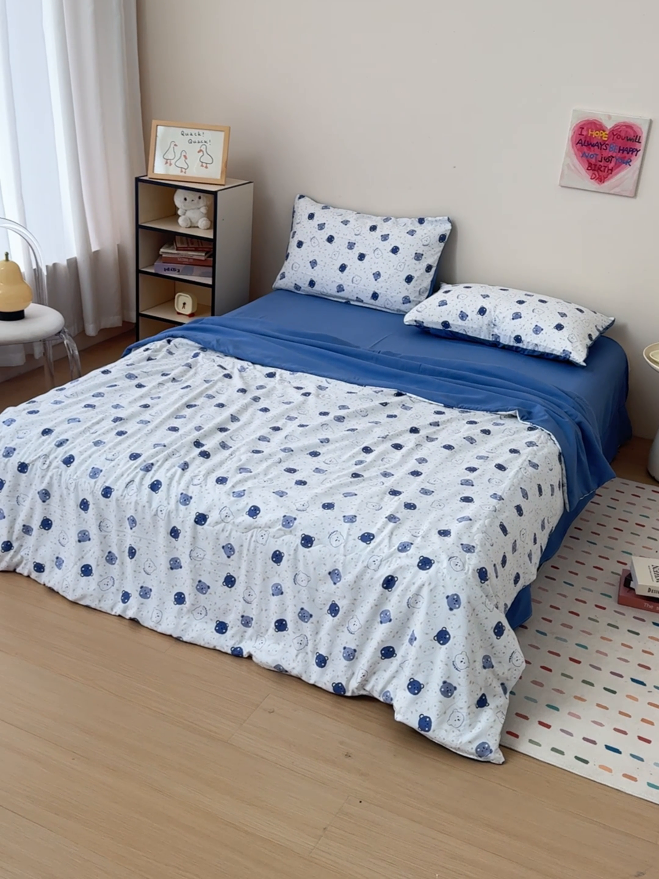 91家纺网 家纺一手货源 找家纺 南北家居 2025新款针织棉双层纱夏被四件套 白点小熊