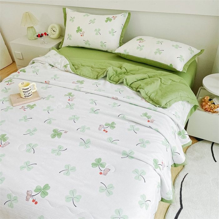 91家纺网 家纺一手货源 找家纺 南北家居 2025新款亲肤泡泡棉提花夏被 三叶草