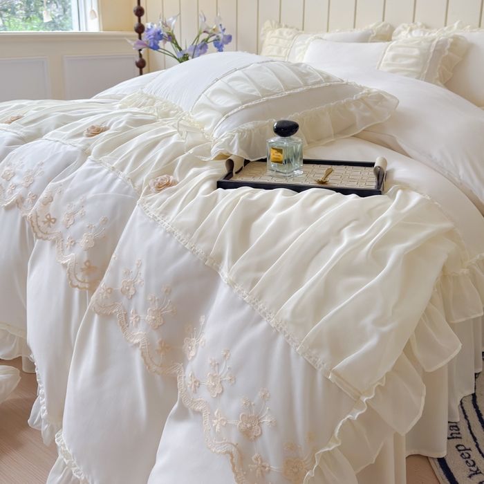 91家纺网 家纺一手货源 找家纺 狂想家 2025高定蕾丝糯小棉安妮系列四件套 奶昔白