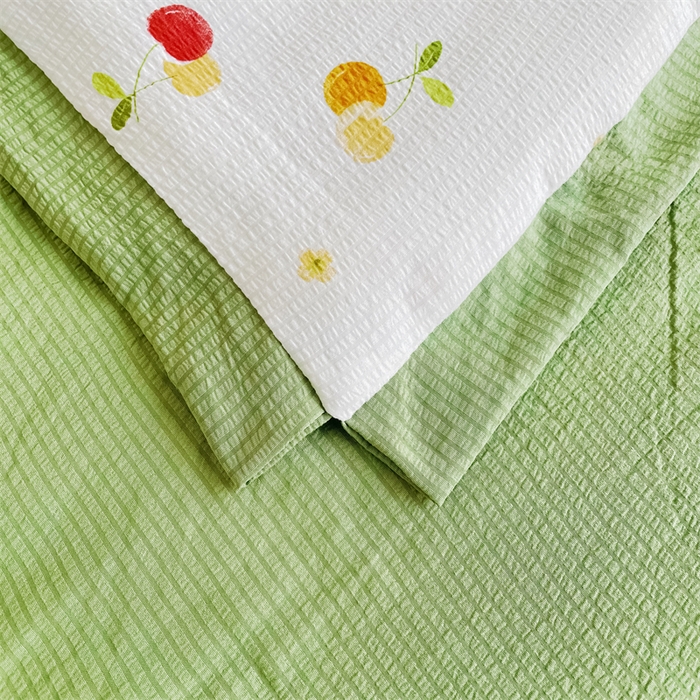 91家纺网 家纺一手货源 找家纺 南北家居 2025新款亲肤泡泡棉提花夏被 甜蜜樱桃