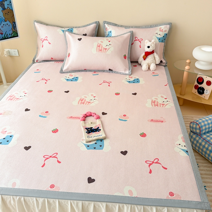 91家纺网 家纺一手货源 找家纺 典曼家纺 2025春夏新款250D冰丝宽边圆网冰丝凉席席子 蛋糕兔子